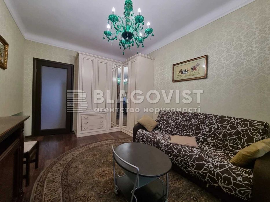 Продаж 2кім.Очаківська 8, Сталінка, район Севастопольської площі