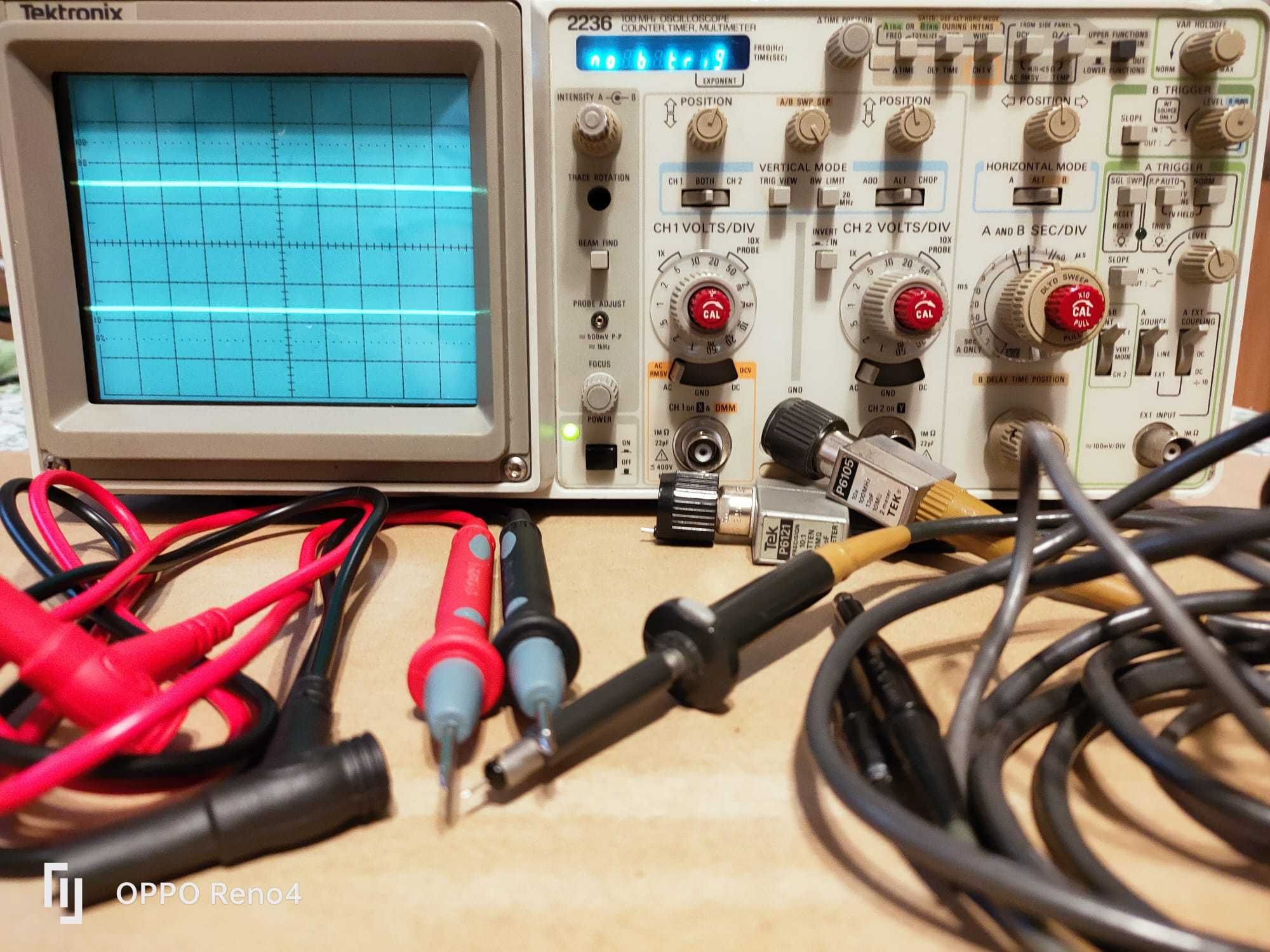 Oscyloskop Tektronix 2236 2×100 MHz, multimetr, częstościomierz.