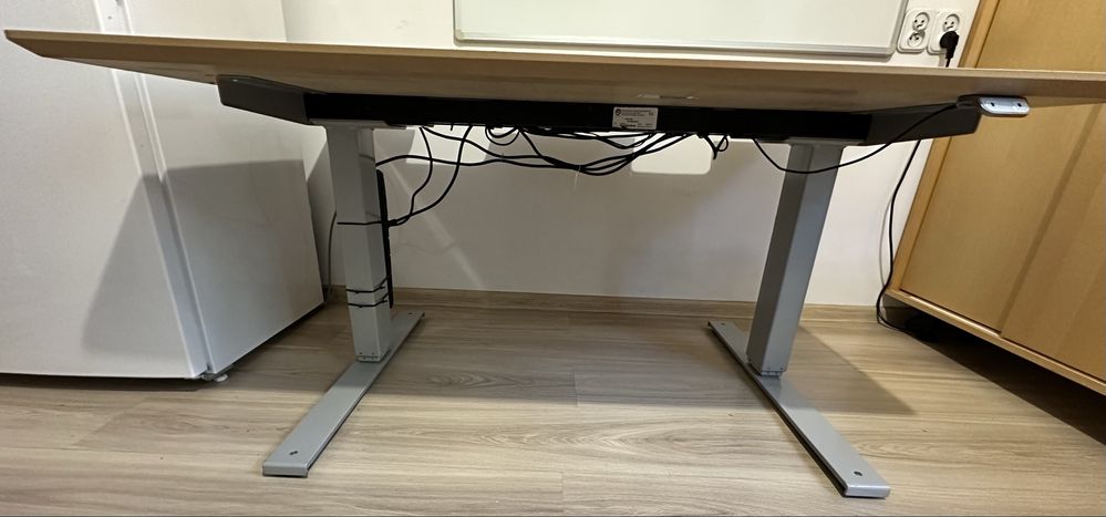 Biurko Kinnarps z elektrycznym sterownikiem