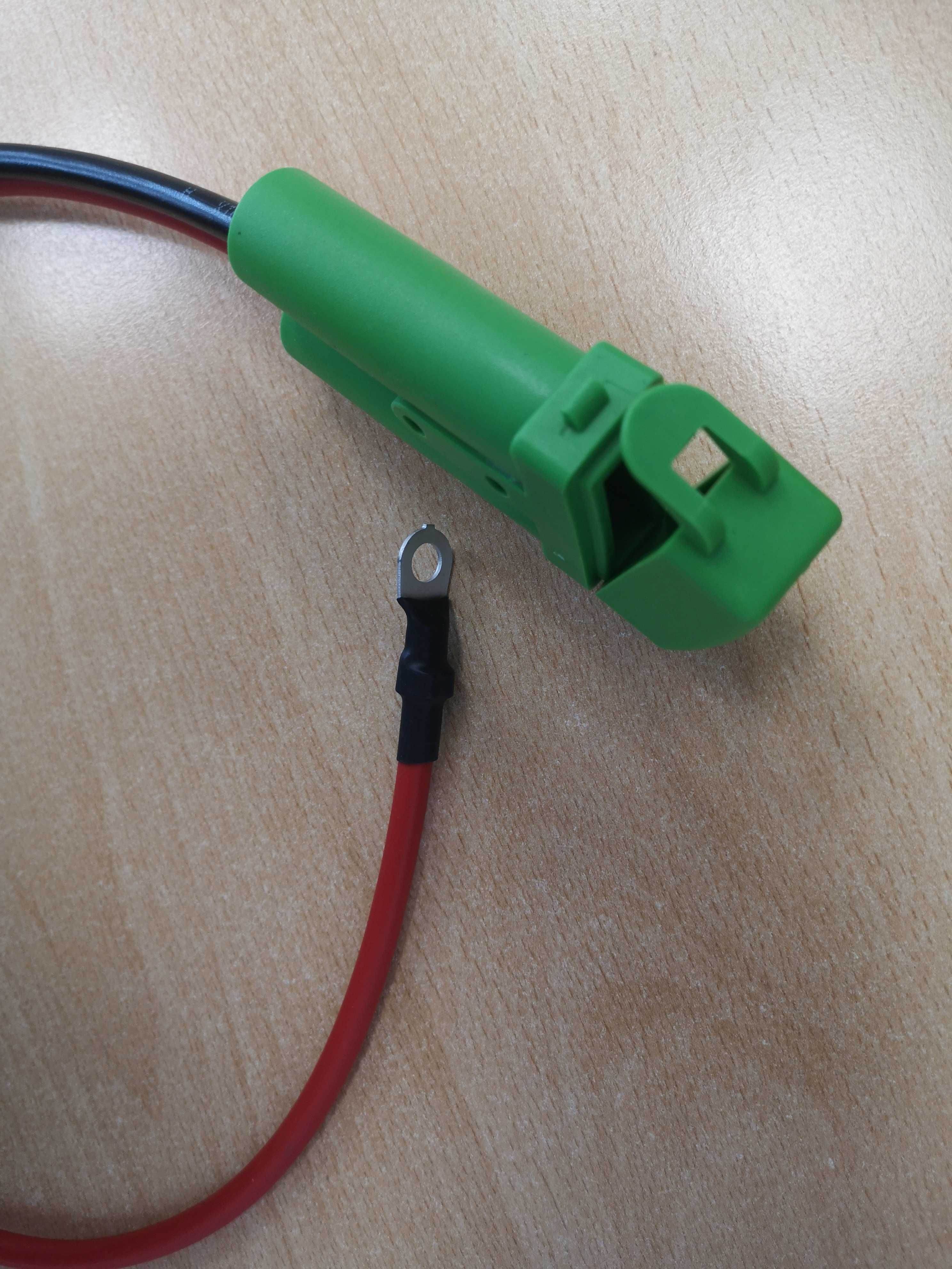 Gniazdo bezpiecznika płytkowego wózka inwalidzkiego elektrycznego
