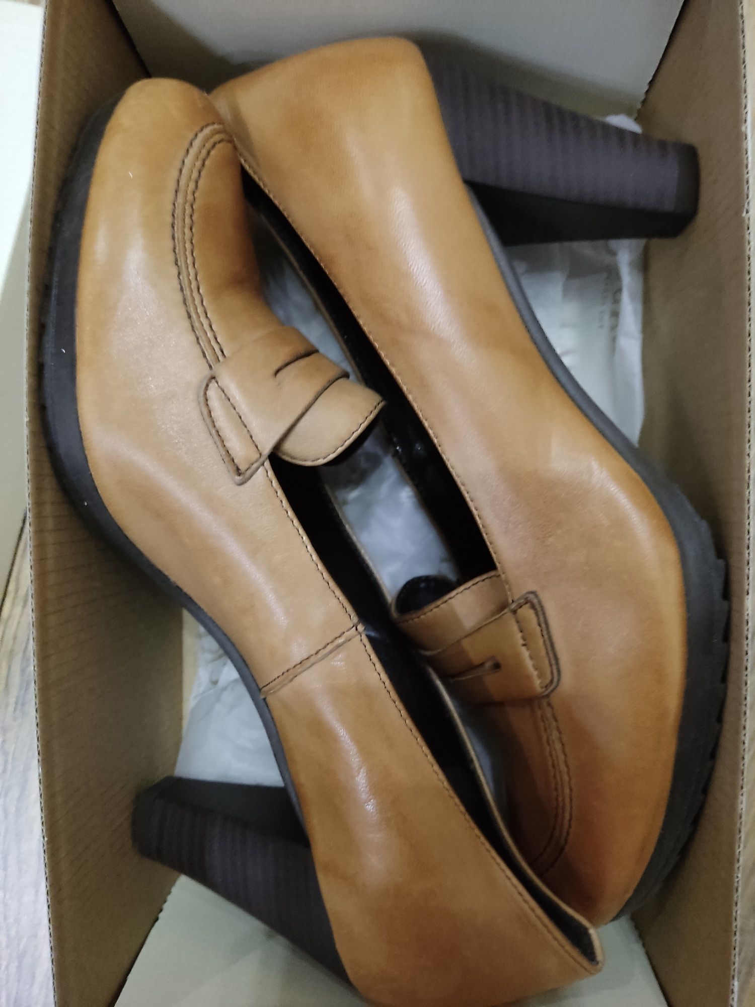 Buty półbuty pantofle Lasocki 40 41 skóra nowe bdb brąz camel