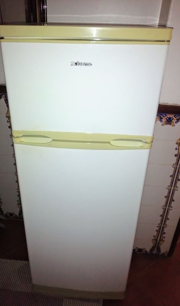 Frigorífico usado em bom estado (negociável)