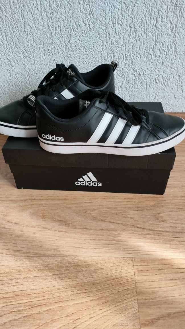 Buty Adidas męskie 40 2/3