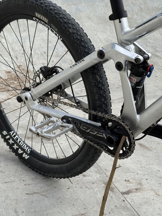 rower dirt Canyon Stitched 720 (slopestyle, pike dj, nukeproof, sram)