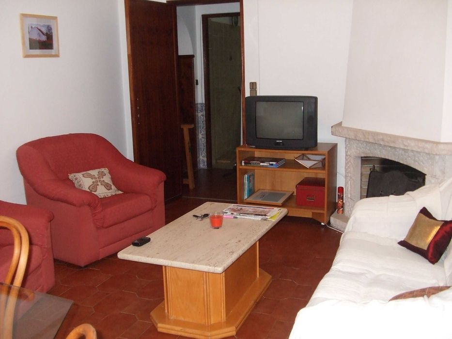 Mesa com tampo de mármore