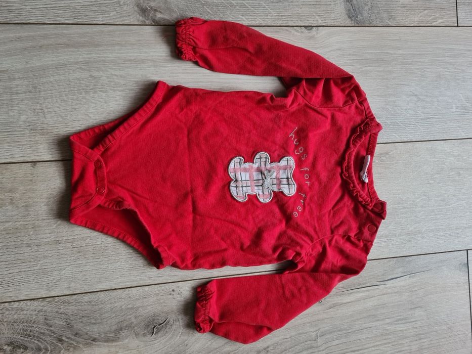 Czerwone body z misiem Coccodrillo 86 Hugs for free CDRL