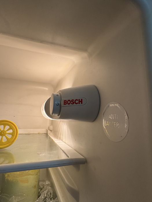 Холодильник двокамерний з морозилкою Bosch в гарному стані