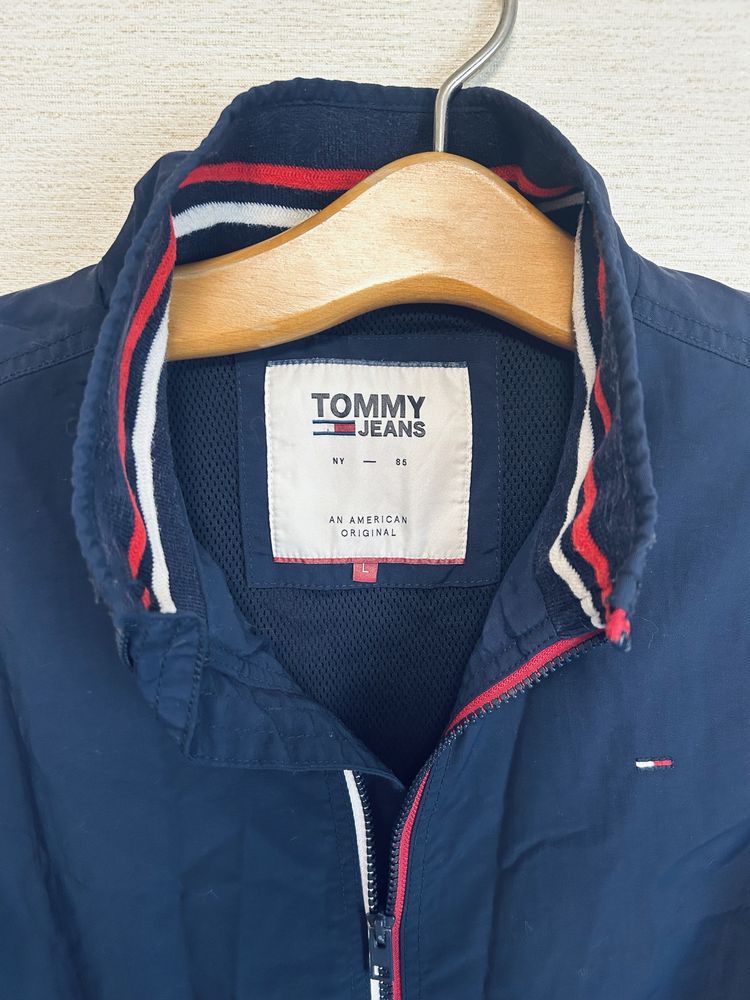 Оригінальна курточка-вітрівка Tommy Hilfiger Jeans (M)