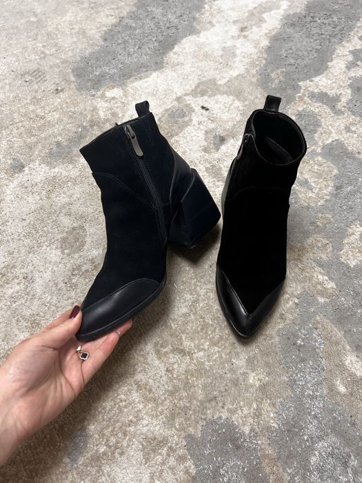 Зручні ботінки з натуральної замші та шкіри