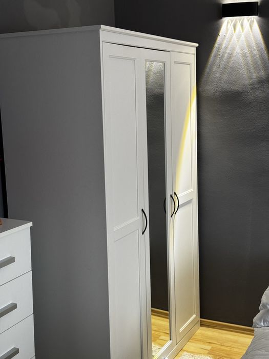 Szafa biała Z lustrem