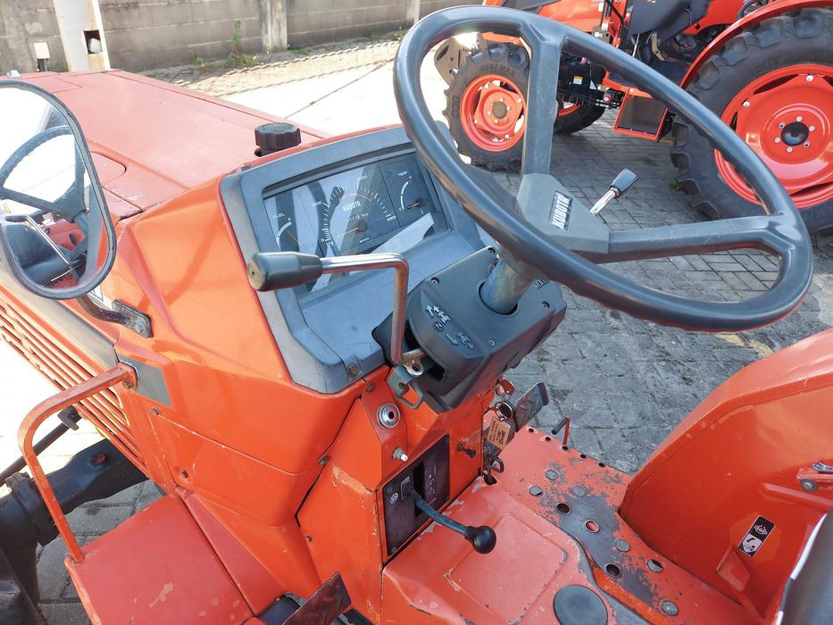 Trator Kubota L2250 usado