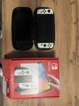 Nintendo switch OLED plus 2 gry oraz akcesoria