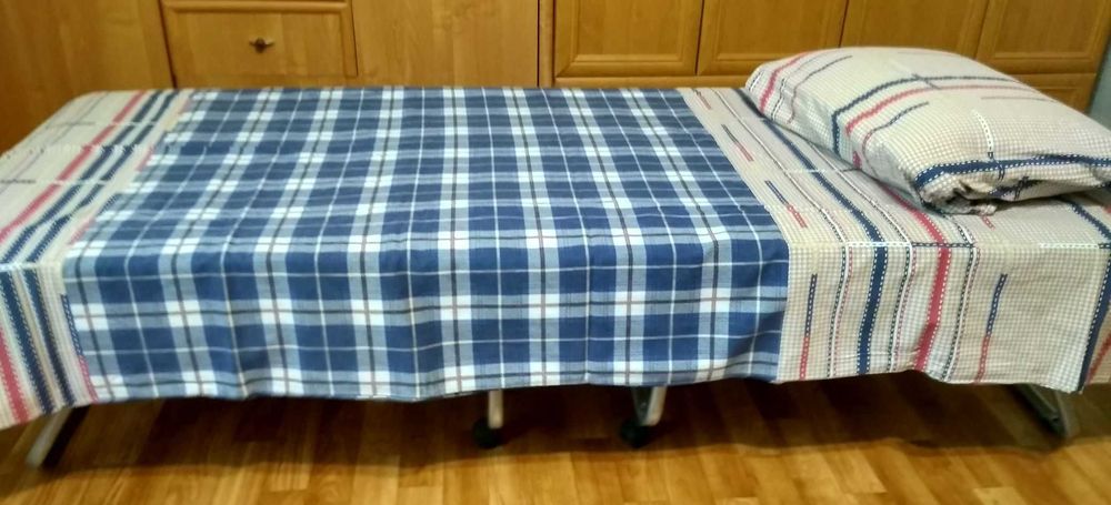 Продам раскладную кровать (типа вертолёт) односпальную на ламелях