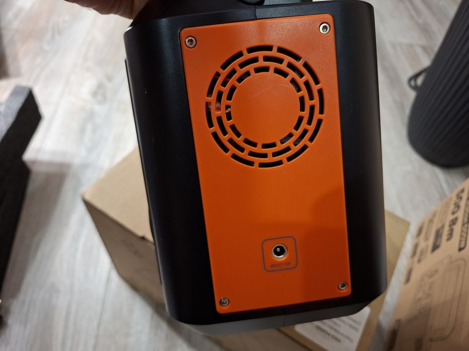 Зарядна станція, 300/500 Вт,  296 Вт⋅год