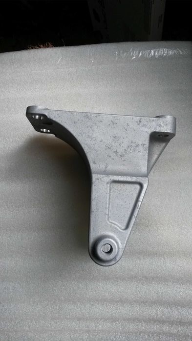 кронштейн задней опоры nissan leaf