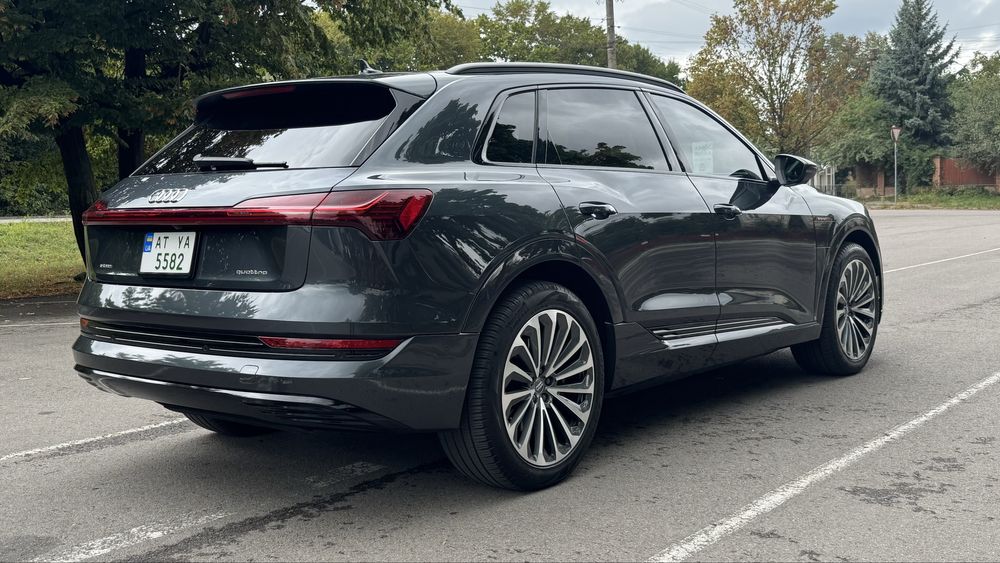 Ауді E-tron ауді е трон 2020р