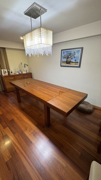 Mesa de jantar (Madeira Maciça)