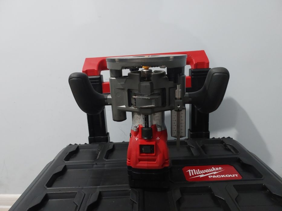 Фрезер кромкувальний акумуляторний MILWAUKEE, M18 FUEL FTR8