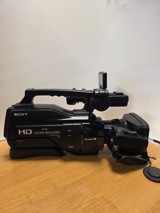 Видеокамера SONY HXR-MC2500