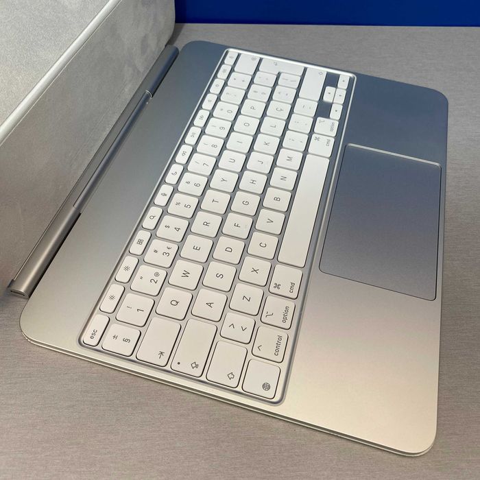 Capa Teclado - Apple Magic Keyboard iPad Pro 13" (M4)