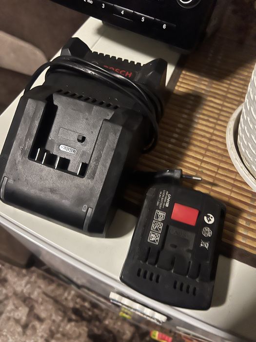 Зарядка і батарея до шуроповерта 14.4 вт