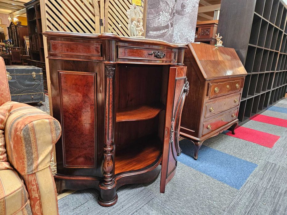 Móvel muito antigo em madeira com tampo em pedra - óptimo es