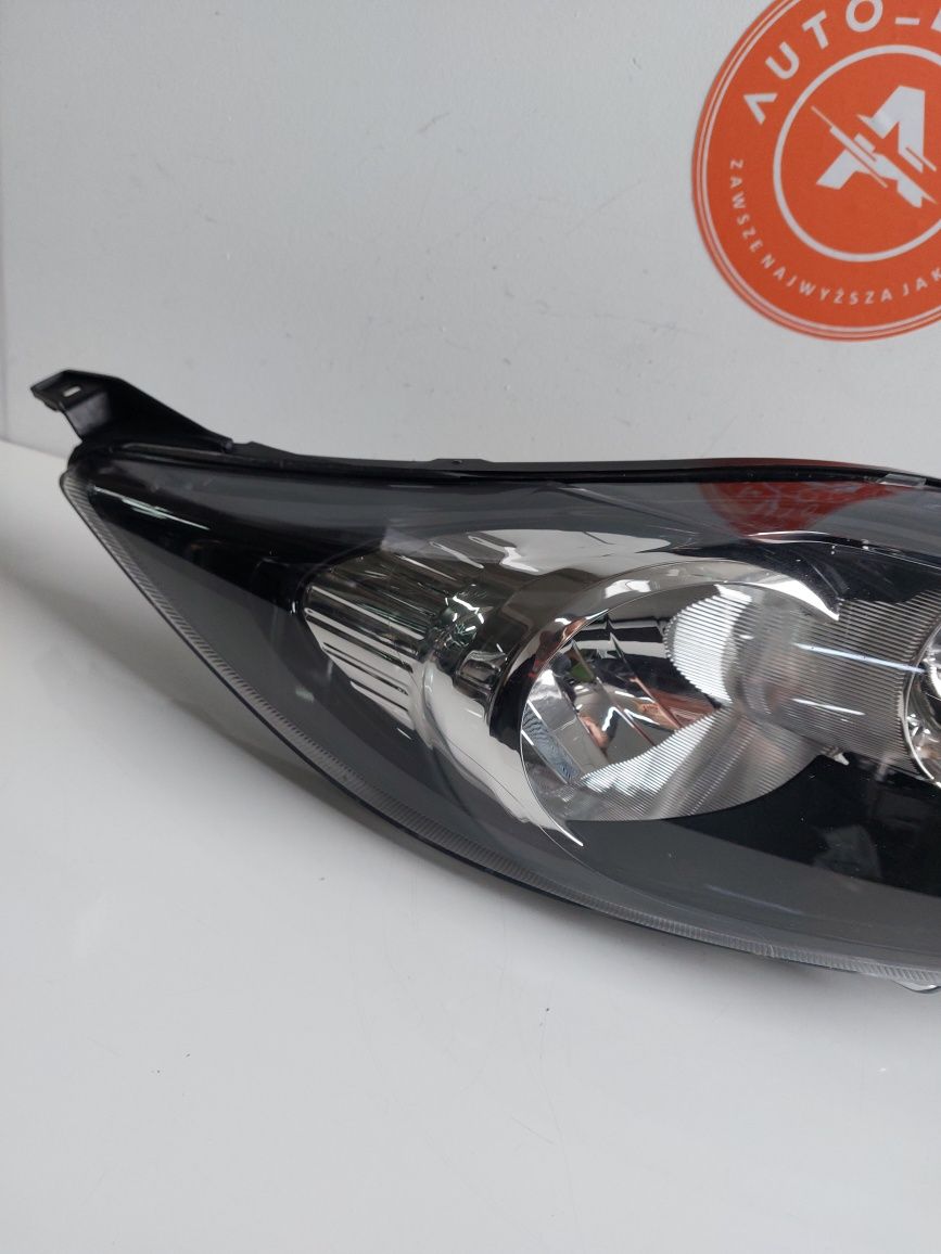 Lampa przednia prawa Ford Fiesta Mk7 Europa