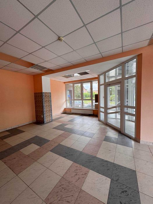 Продам велике комерційне окремостояче приміщення, м Нововолинськ