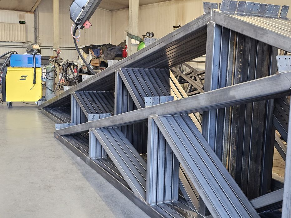 Hala magazyn garaż konstrukcja kratownice dźwigary slupy 10x20x4