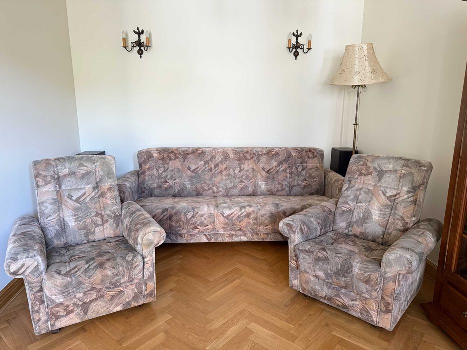 Komplet mebli tapicerowanych, rozkładana sofa i 2 fotele