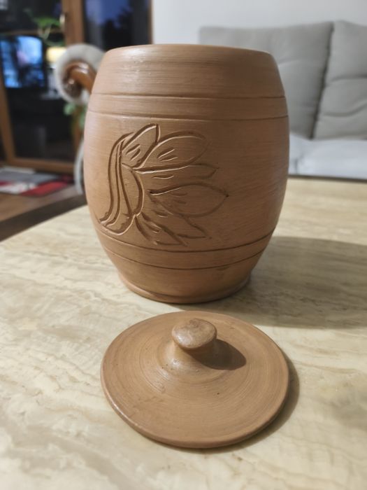 Sprzedam gliniane naczynie z przykrywką