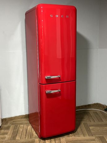 Новий Холодильник SMEG Червноий 2020 року Нова модель