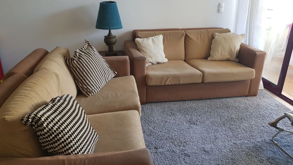 Vendo 2 sofas ambos dois lugares  100€