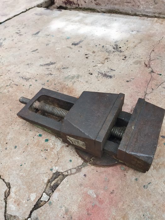 Лещата слюсарні (б/в).