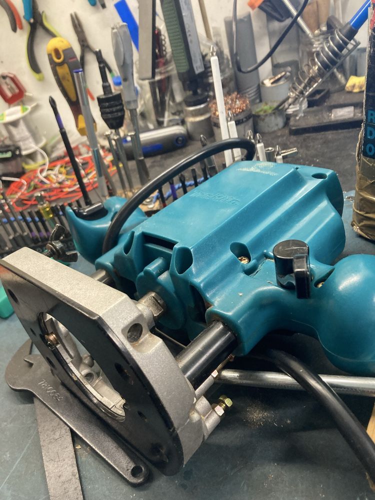Fresadora/tupia Makita router 860w