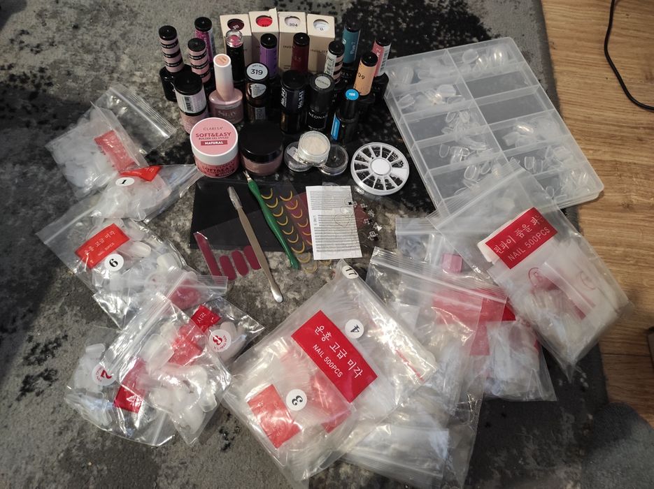 duży zestaw do paznokci,lakiery, tipsy,bazy itp, Inglot