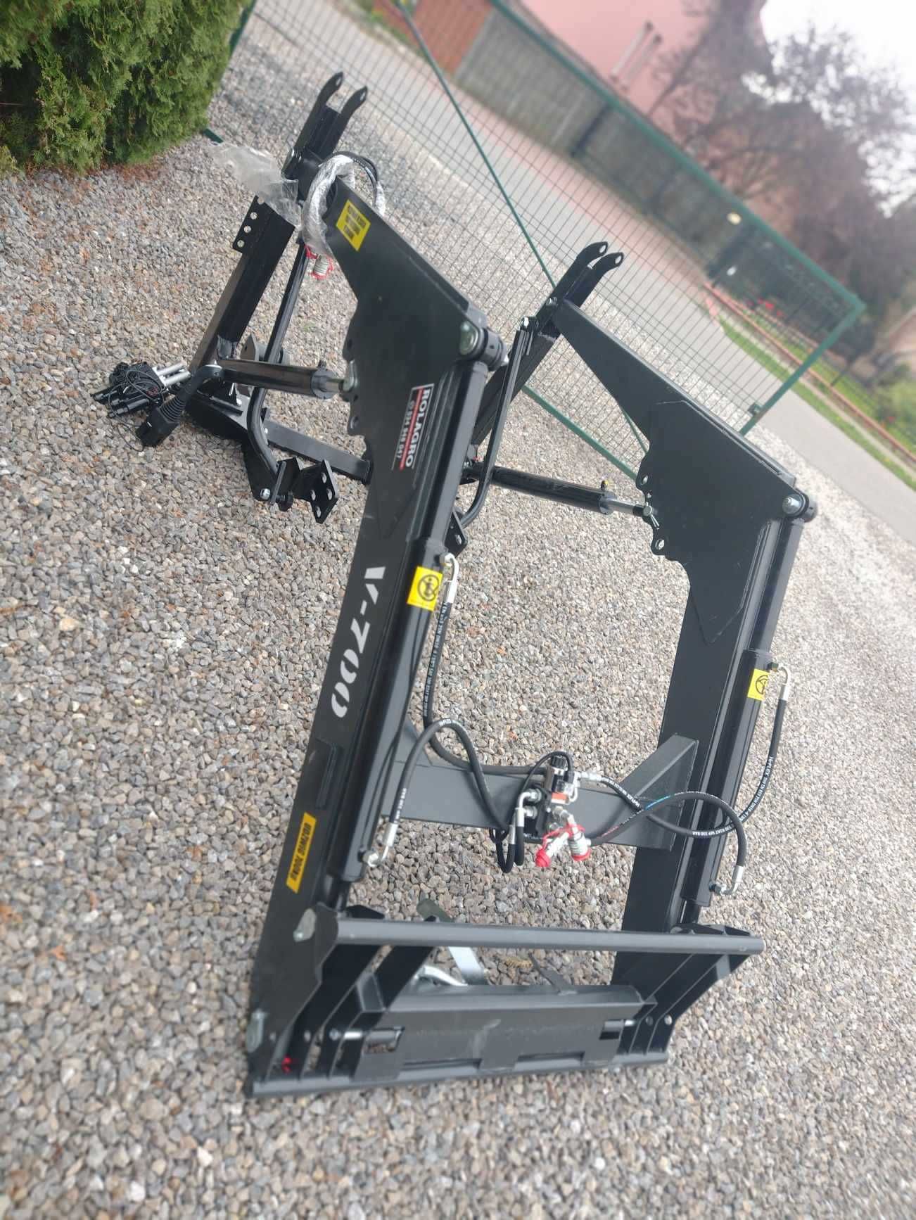 Ładowacz Czołowy Firmy ROLAGRO model V-700  dostawa do domu