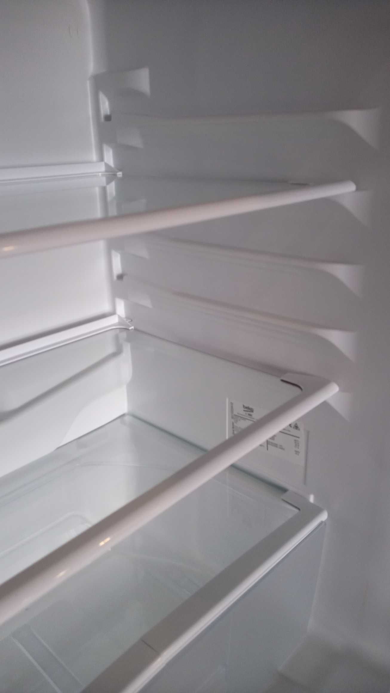 Lodówka BEKO CSA 24021X