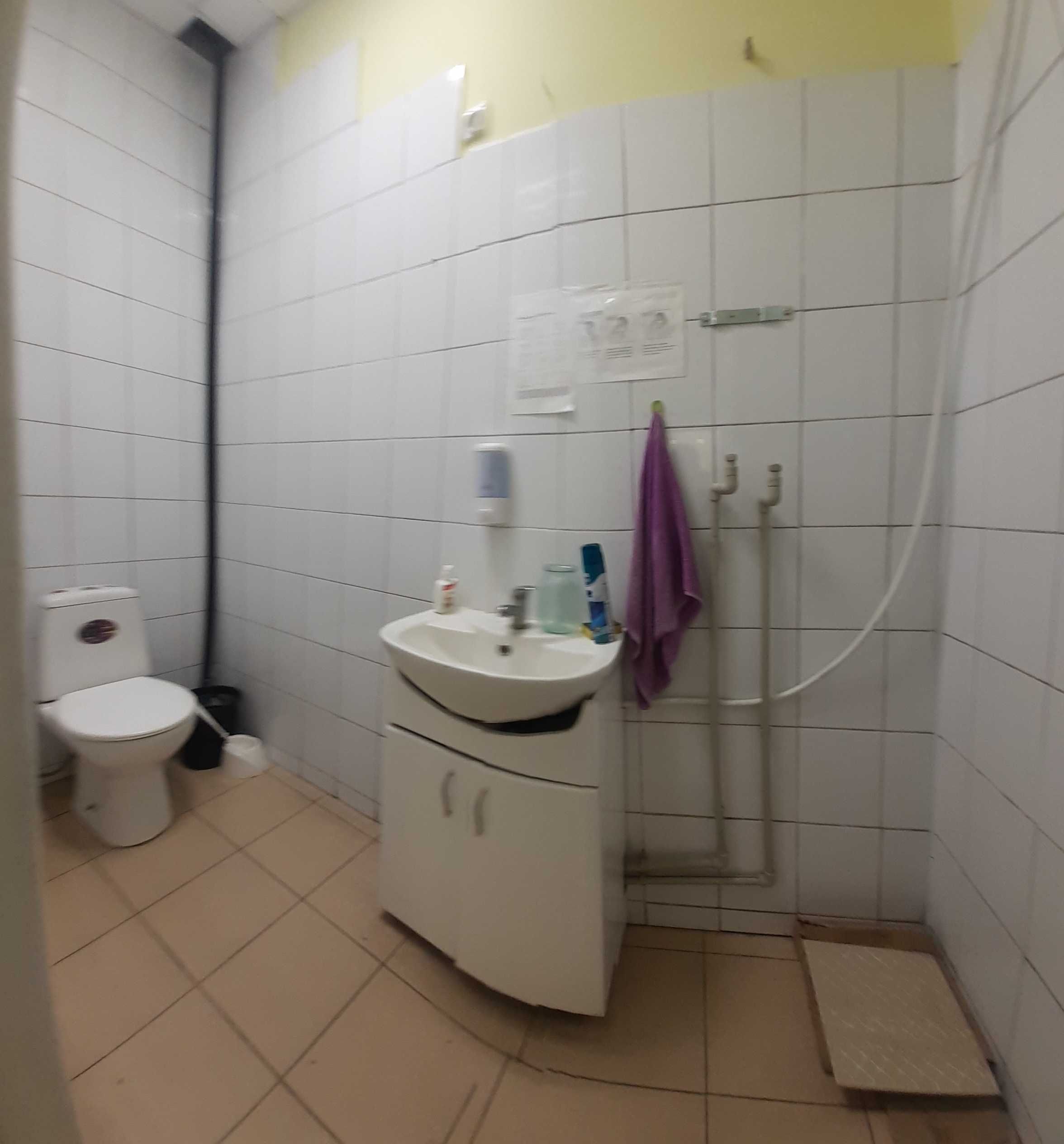 Фасадне приміщення з ремонтом 100м² на площі з ринком та вокзалом