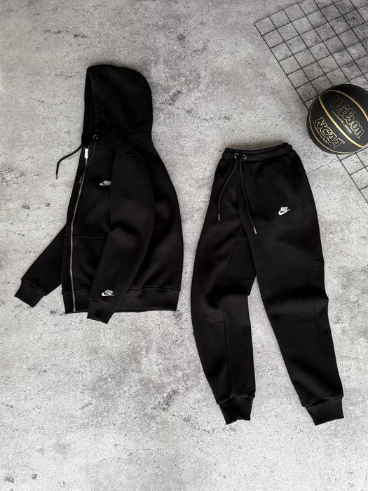 Спортивний костюм Nike на флісі