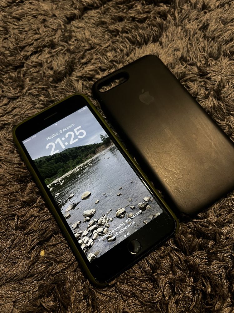 Iphone 8+ (plus) 256 gb/неверлок + 2 чохли у подарунок