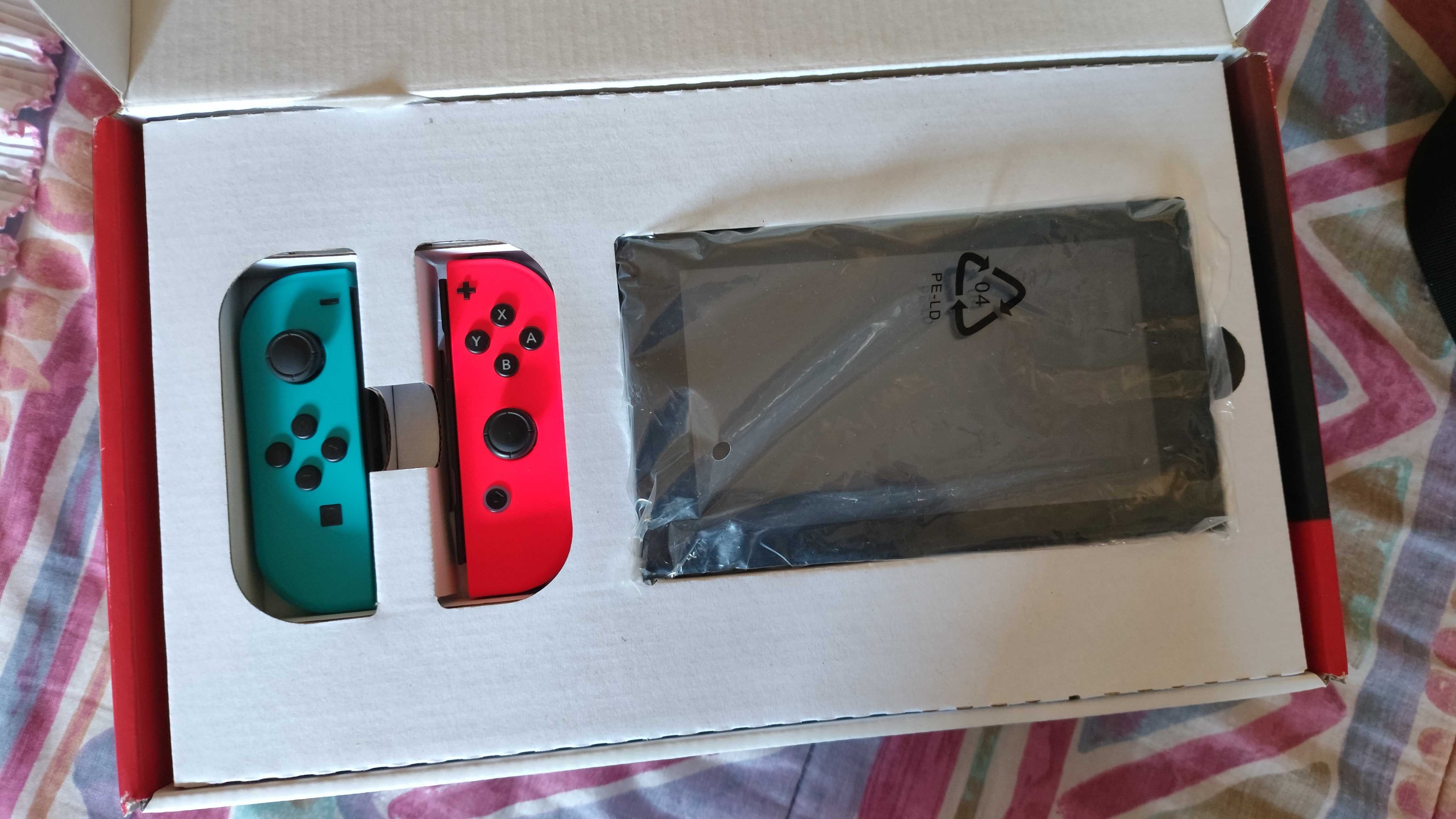 Nintendo Switch (Versão v2) + Cartão MicroSD 128GB + Bolsa