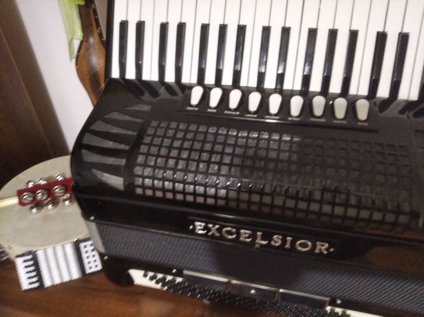 Sprzredam włoski akordeon excelsior super musette