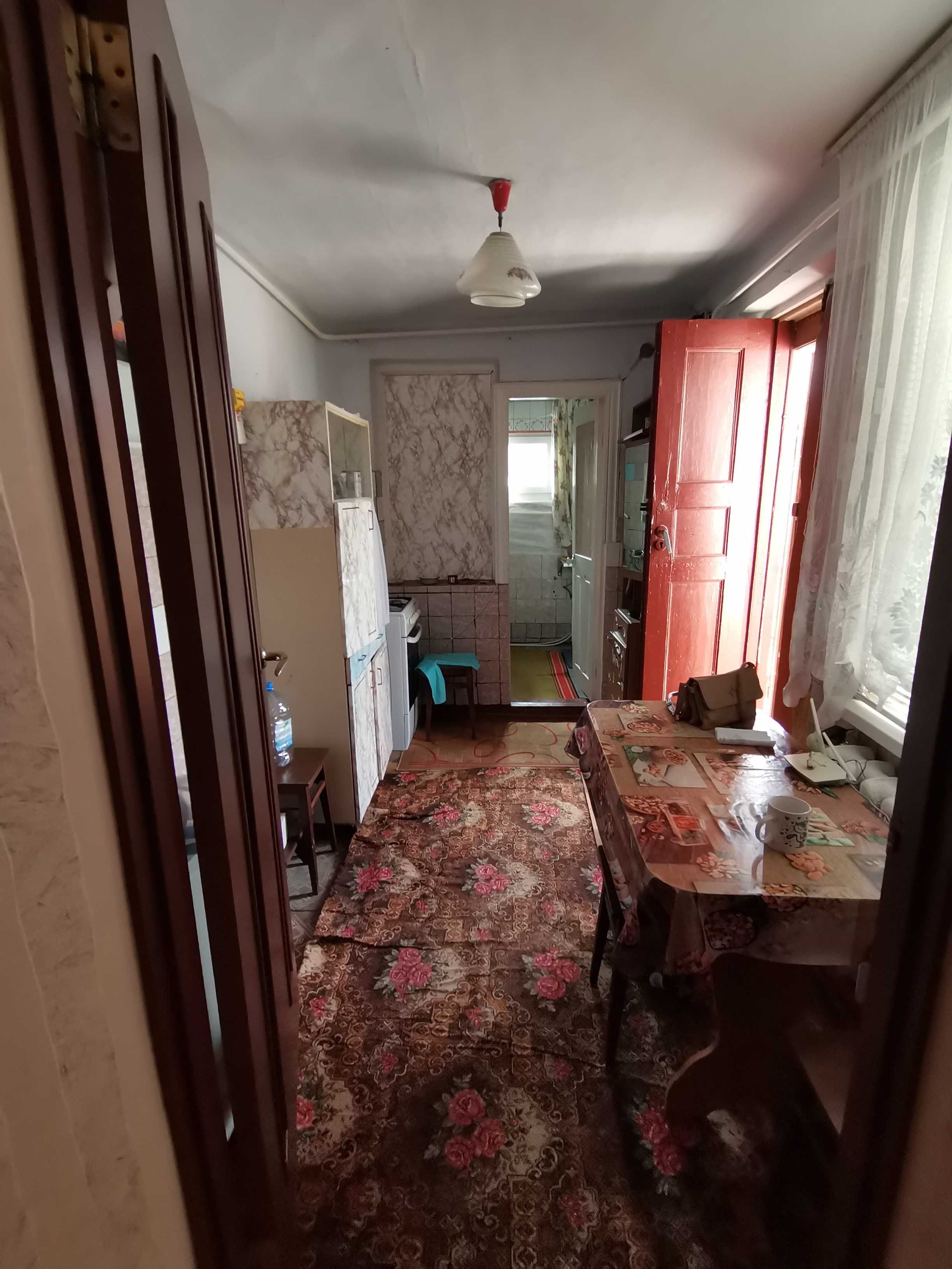 У продажу 2 кімнатний будинок с садом.