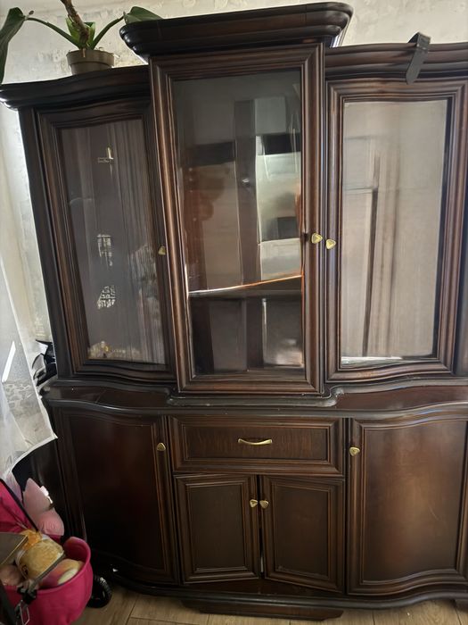 Komoda i dwie witryny jedna narożna