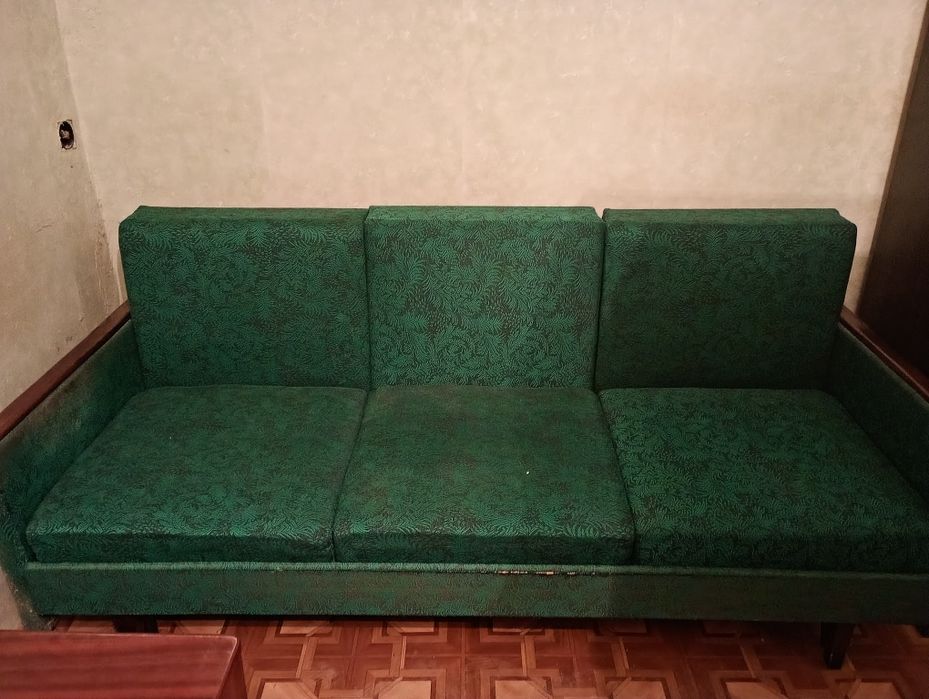 Продам диван б.у самовывоз с Харьковских дивизий