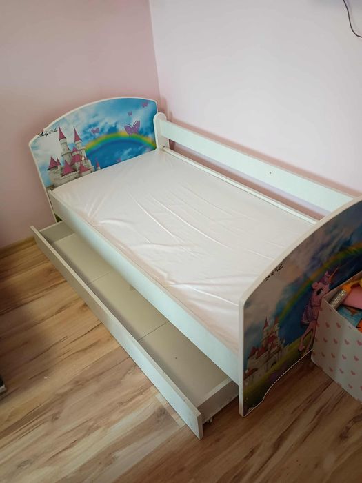 Łóżko dla dziecka 140x70 plus materac jak nowy.