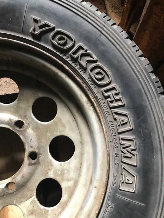 Колеса з резиною Maxxis (Yokohama) R15 6х139.7  А\Т Р225\70 R15 M+S