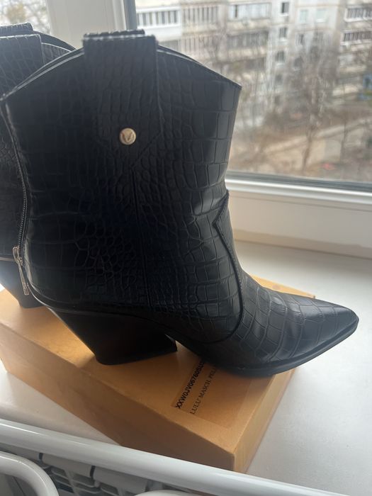 Продам ботинки козаки