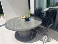 mesa com tampa de vidro e 8 cadeiras